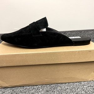 NWT Steve Madden Suede Mule